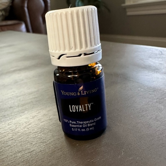 Young Living Loyalty Essential Oil - 5 ml - brand new and sealed - Picture 1 of 2